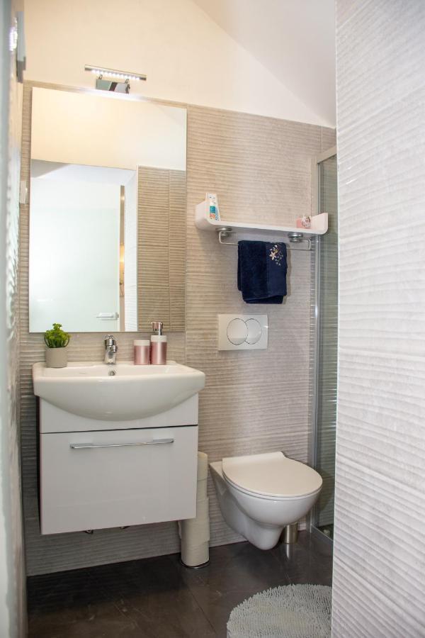 Apartment 7