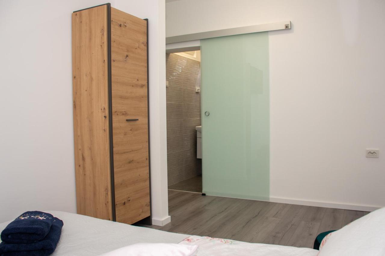 7 Apartment *