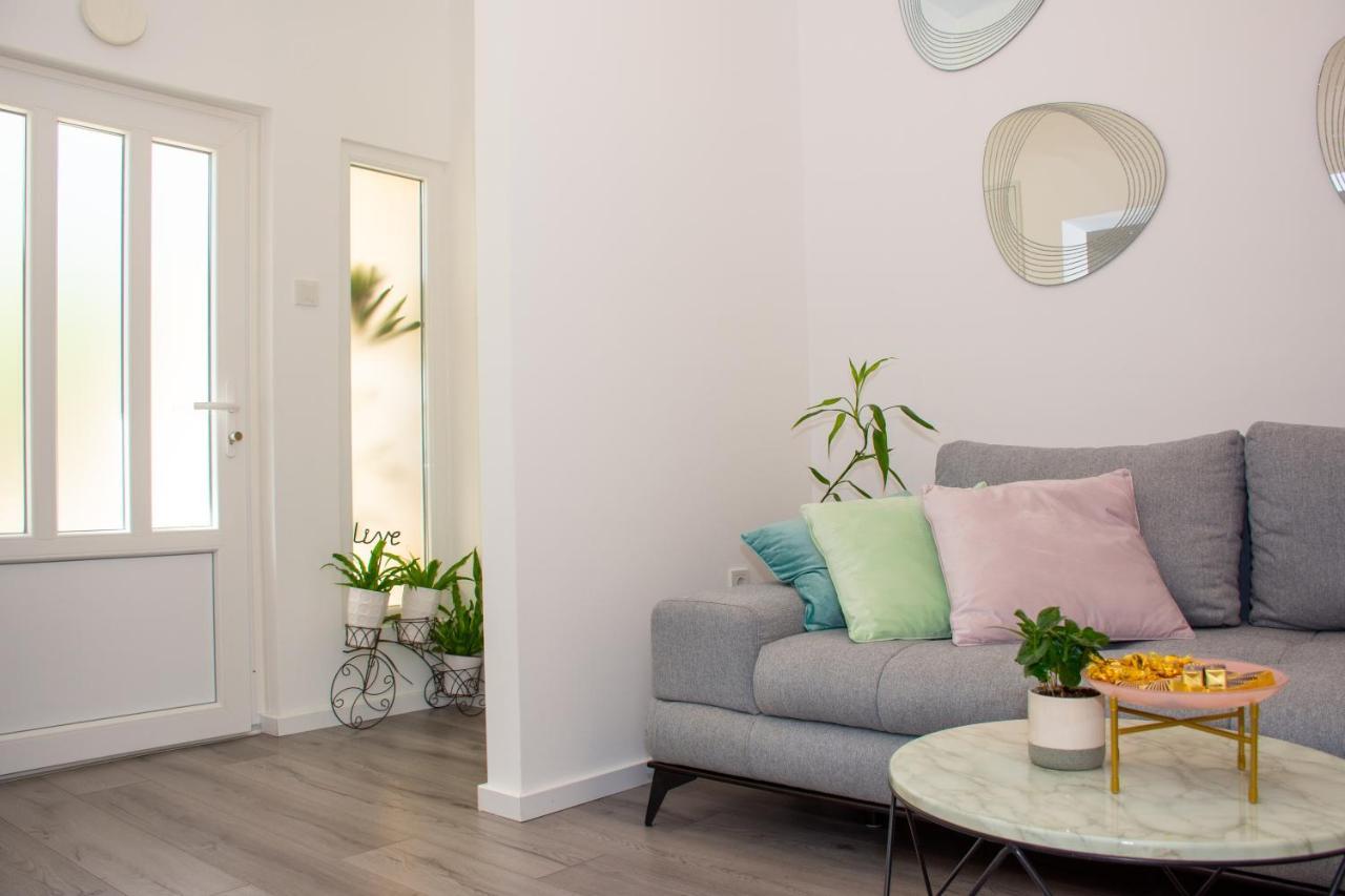 7 Apartment *